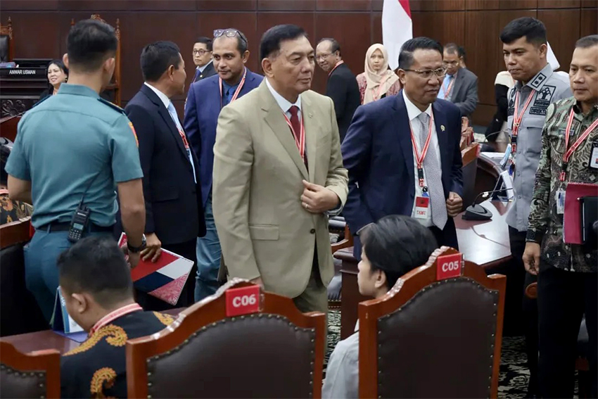 Mehan Sjafrie Sjamsoeddin mengikuti sidang uji materi Undang-undang Nomor 34 Tahun 2004 tentang UU TNI di Mahkamah Konstitusi, Jakarta, Senin (23/6). [astakom/Kemhan]