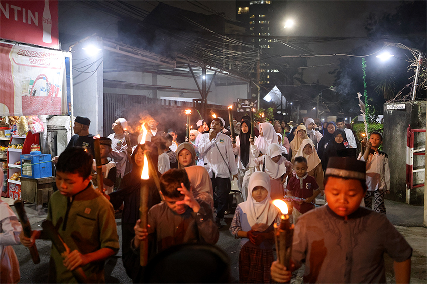 Pawai obor di Lenteng Agung, Jakarta, Kamis (26/7). [astakom/Andi M ilham]