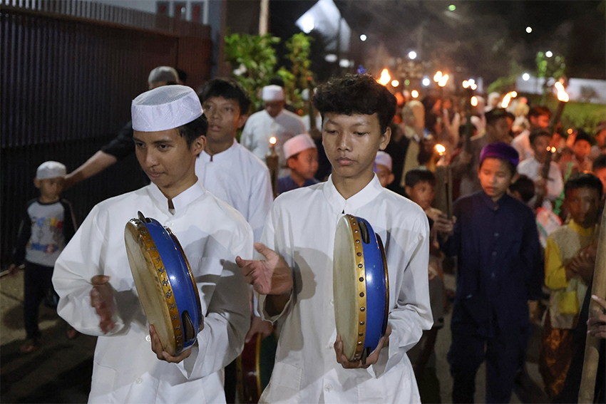 Pawai obor di Lenteng Agung, Jakarta, Kamis (26/7). [astakom/Andi M ilham]