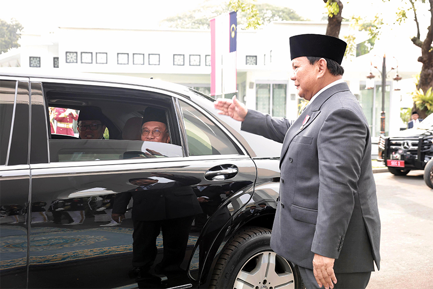 Presiden Prabowo menjamu makan siang PM Anwar Ibrahim, di Istana Merdeka, Jakarta, Jumat (27/6). [Tim Media Presiden]