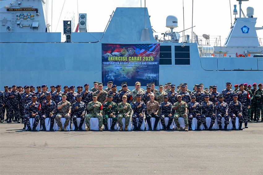 TNI AL latihan bersama USN dan USMC, di Dermaga Madura Koarmada II, Ujung Surabaya. Selasa (24/6). [astakom/Puspen TNI]