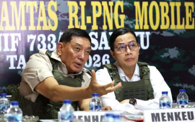 Menhan-Menkeu Tinjau Langsung Area Konflik Papua dengan Rompi Lengkap