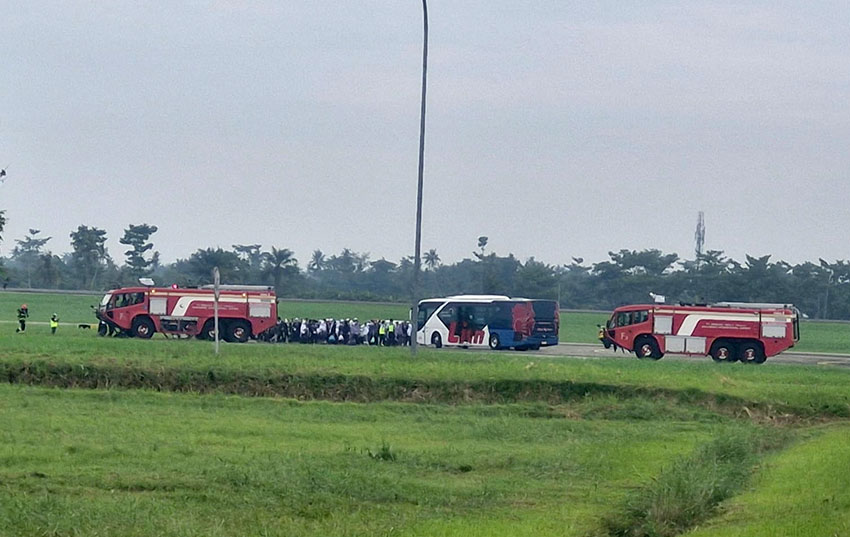 Pendaratan darurat pesawat Saudi Airlines SV5276 rute Jeddah–Jakarta di Bandara Internasional Kualanamu, Deli Serdang, Sumatera Utara, Selasa (17/6). [astakom/Pen TNI]
