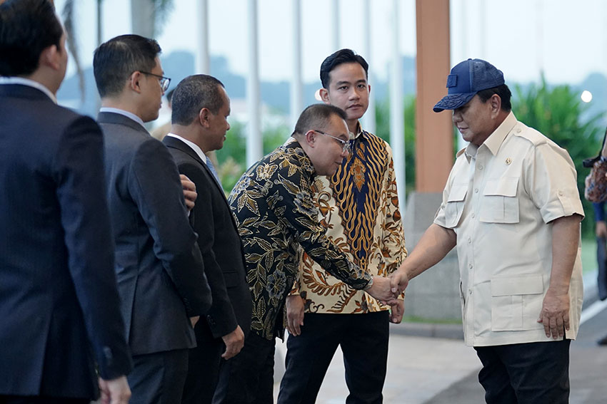 Presiden Prabowo bertolak ke Singapura dari Lanud Halim Perdanakusuma, Jakarta, Minggu (15/6). [Tim Media Presiden]