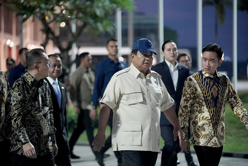 Presiden Prabowo bertolak ke Singapura dari Lanud Halim Perdanakusuma, Jakarta, Minggu (15/6). [Tim Media Presiden]