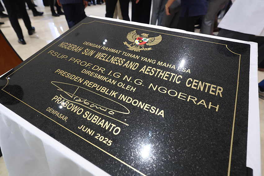 Presiden Prabowo meresmikan Ngoerah Sun Wellness and Aesthetic Center, di RSUP Prof. dr. I.G.N.G Ngoerah, Denpasar, Bali, Rabu (25/6). [Tim Media Presiden]