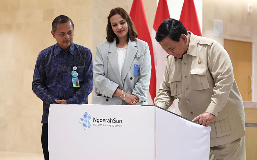 Presiden Prabowo meresmikan Ngoerah Sun Wellness and Aesthetic Center, di RSUP Prof. dr. I.G.N.G Ngoerah, Denpasar, Bali, Rabu (25/6). [Tim Media Presiden]