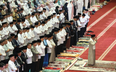 Prabowo Khusyuk Jalani Salat Idul Adha di Istiqlal