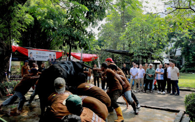 Ahmad Muzani dan Mensesneg Prasetyo Saksikan Kurban, Gerindra Tegaskan Komitmen Sosial