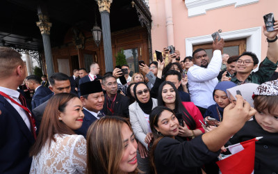Tiba di Rusia, Presiden Disambut Permintaan Lego Seorang Anak Diaspora