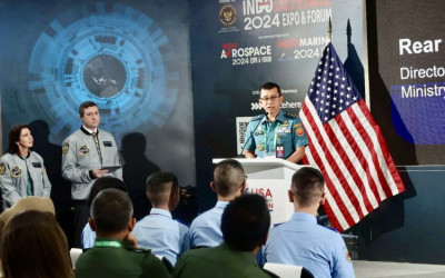 Beasiswa Astronaut Al Worden Diberikan ke Pelajar Indonesia di Indo Defence