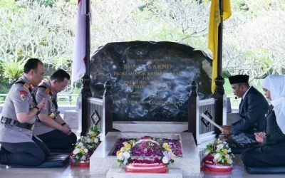 Rangkaian HUT Bhayangkara ke-79, Kapolri Listyo Perdana Ziarah Makam Bung Karno