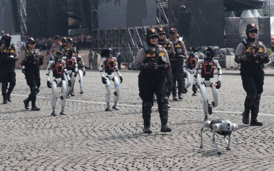 Bukan AI Tapi Robot Humanoid dan Robot Dog Polri Jadi Sorotan