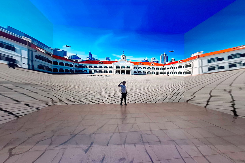 Video mapping 'Immersive Jakarta Bercerita', di Jakarta Fair 2025, Jiexpo Kemayoran, Jakarta, Sabtu  (28/6). astakom/str-Antasena]