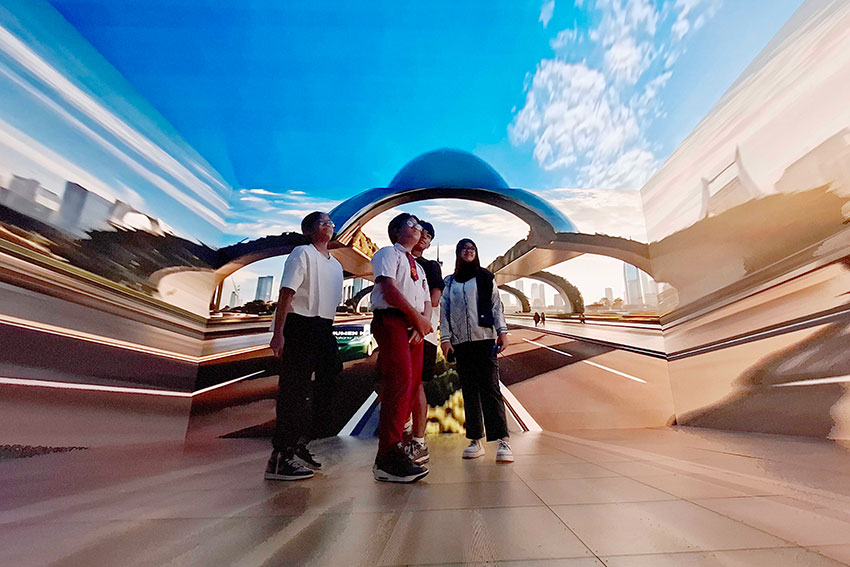 Video mapping 'Immersive Jakarta Bercerita', di Jakarta Fair 2025, Jiexpo Kemayoran, Jakarta, Sabtu  (28/6). astakom/str-Antasena]