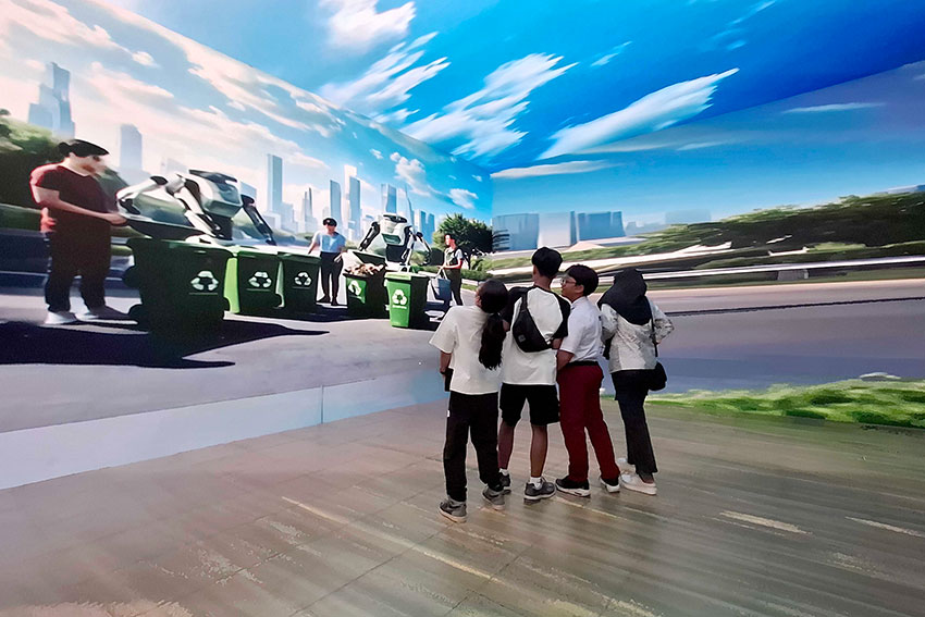 Video mapping 'Immersive Jakarta Bercerita', di Jakarta Fair 2025, Jiexpo Kemayoran, Jakarta, Sabtu  (28/6). astakom/str-Antasena]