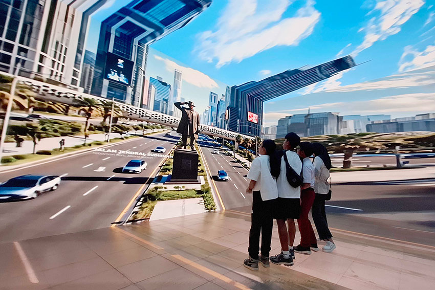 Video mapping 'Immersive Jakarta Bercerita', di Jakarta Fair 2025, Jiexpo Kemayoran, Jakarta, Sabtu  (28/6). astakom/str-Antasena]