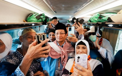 Tangis Haru Iringi Kepulangan Jemaah Haji ke Tanah Air