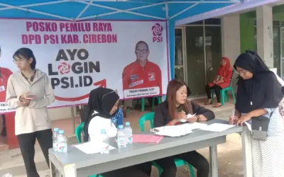PSI Kabupaten Cirebon Bagikan 700 Kacamata Gratis