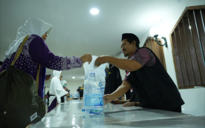 Pulang ke Rumah Jemaah Haji Dapat Jatah 5 Liter Air Zamzam
