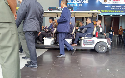 Pengunjung Indo Defence 2024 Dimanjakan Mobil Golf, Transportasi Nyaman Sepanjang Pameran