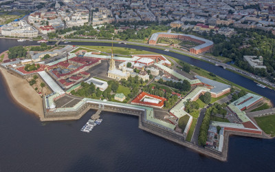Sejarah St. Petersburg: Kota Pelabuhan Pusat Ekonomi dan Industri Wisata Rusia