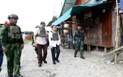Menhan-Menkeu Pakai Rompi Anti Peluru di Papua
