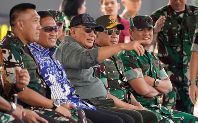 Menhan dan Panglima TNI Tinjau Pasukan Defile Bastille Day Prancis