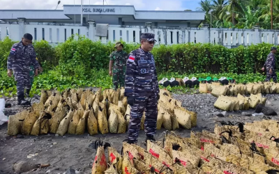 TNI AL Tangkap Kapal Bermuatan Ayam Ras Filipina dan Miras Senilai 2,2 Miliar