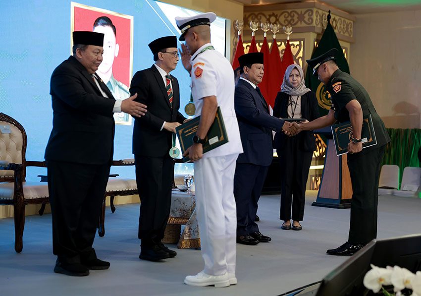 Presiden Prabowo menghadiri pengukuhan 1.451 hakim Mahkamah Agung (MA), di Gedung Mahkamah Agung, Kamis, (12/6). [Tim Media Presiden]
