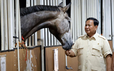 Presiden Prabowo Kunjungi Resimen Kavaleri Berkuda Ronggolawe
