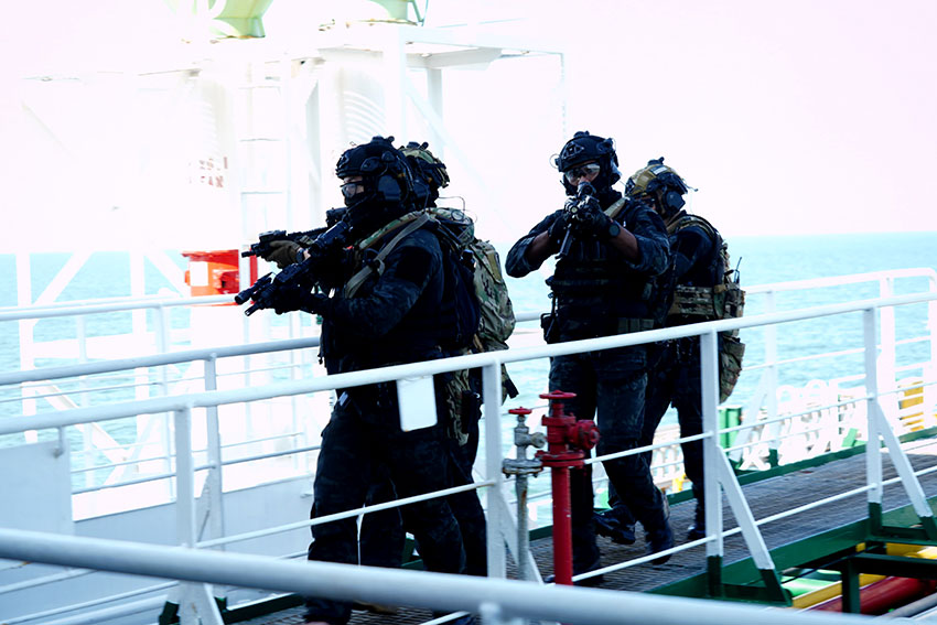 Latihan gabungan bersama antara Pasukan Khusus TNI dan HUB Singapore Armed Force (SAF) di Perairan Batam, Rabu (4/6). [astakom/Pen TNI]