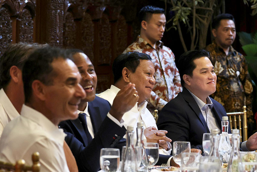 Presiden Prabowo menjamu makan siang Timnas Indonesia di Jalan Kertanegara IV, Kebayoran Baru, Jakarta Selatan, Jumat (6/6). [Tim Media Presiden]