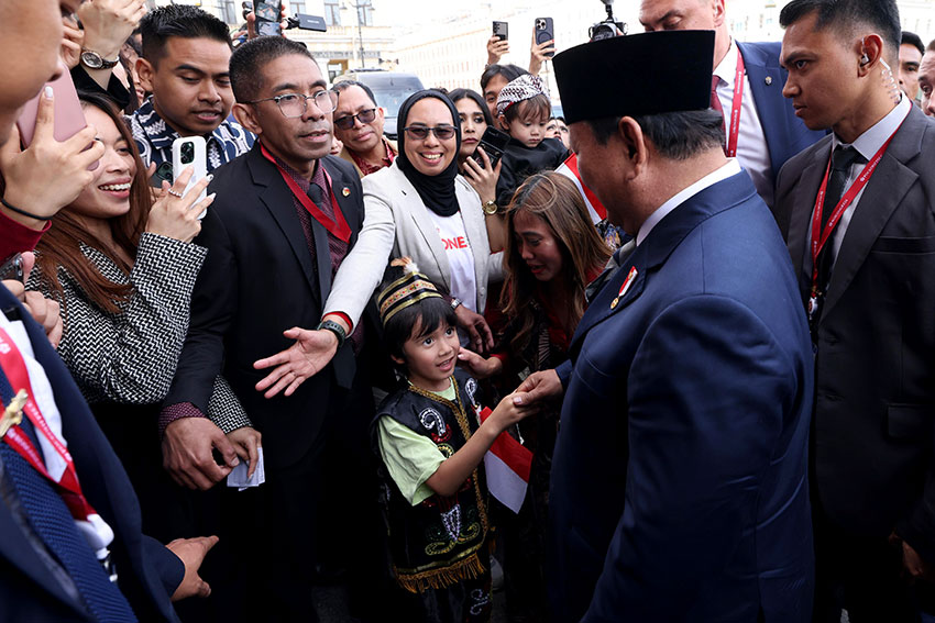 Presiden Prabowo Subianto tiba di Bandara Internasional Pulkovo, St.  Petersburg, Rusia, Rabu (18/6). [Tim Media Presiden]