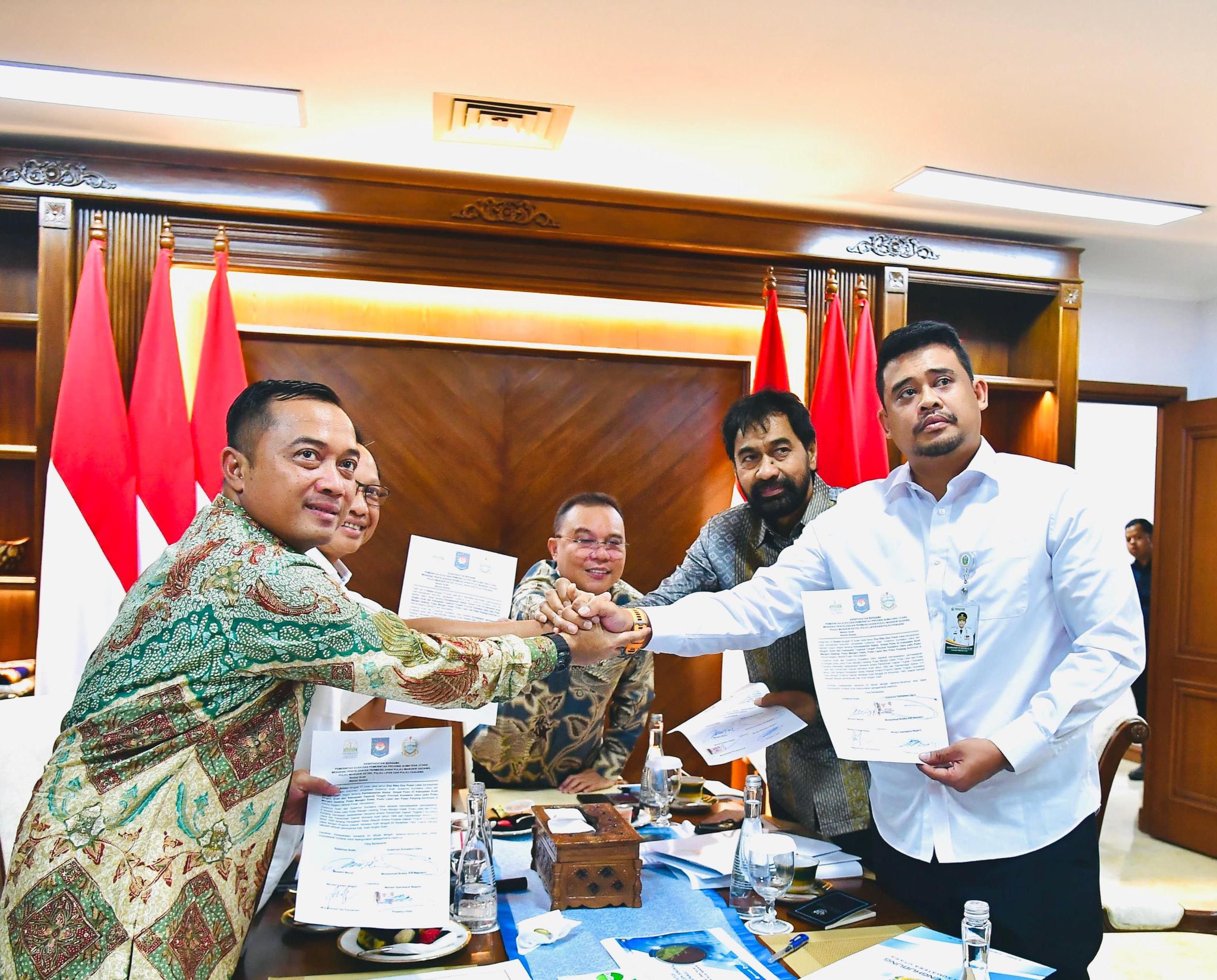 Presiden Prabowo memimpin ratas terkait kepemilikan empat pulau, secara daring dalam lawatannya ke Rusia, Selasa (17/6). [Kemensesneg]