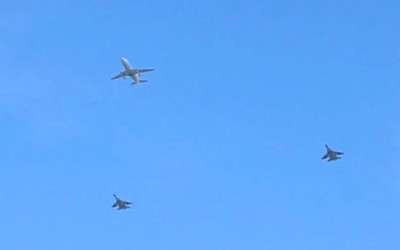 Dua Jet Tempur Sukhoi Paksa Mendarat Pesawat Asing