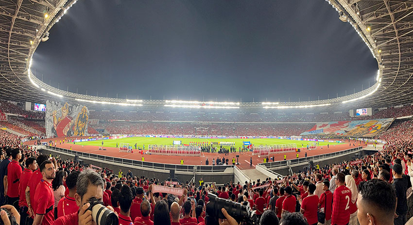 Presiden Prabowo Subianto menonton laga Timnas Indonesia melawan China di Stadion Gelora Bung Karno (GBK), Senayan, Jakarta, Kamis (5/6). [Tim Media Presiden]
