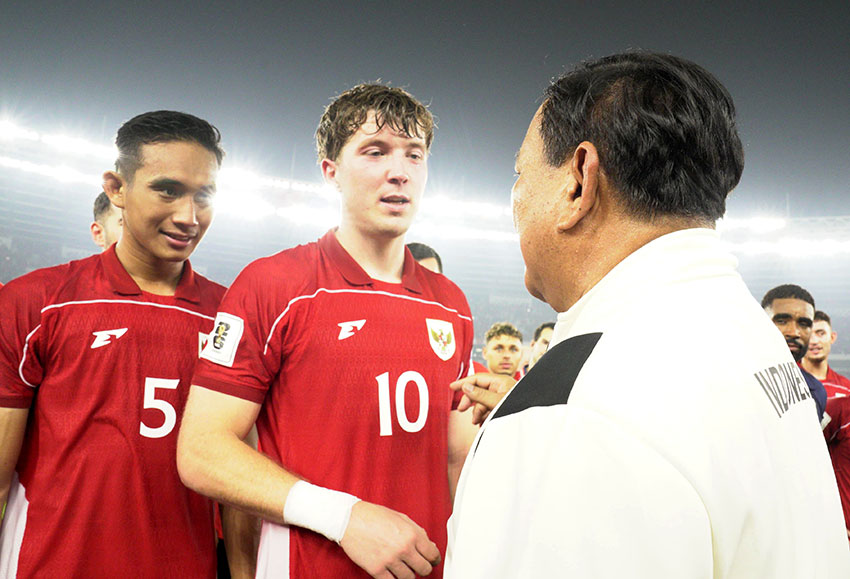 Presiden Prabowo Subianto menonton laga Timnas Indonesia melawan China di Stadion Gelora Bung Karno (GBK), Senayan, Jakarta, Kamis (5/6). [Tim Media Presiden]