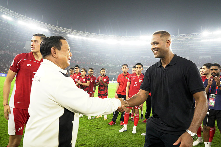 Presiden Prabowo Subianto menonton laga Timnas Indonesia melawan China di Stadion Gelora Bung Karno (GBK), Senayan, Jakarta, Kamis (5/6). [Tim Media Presiden]
