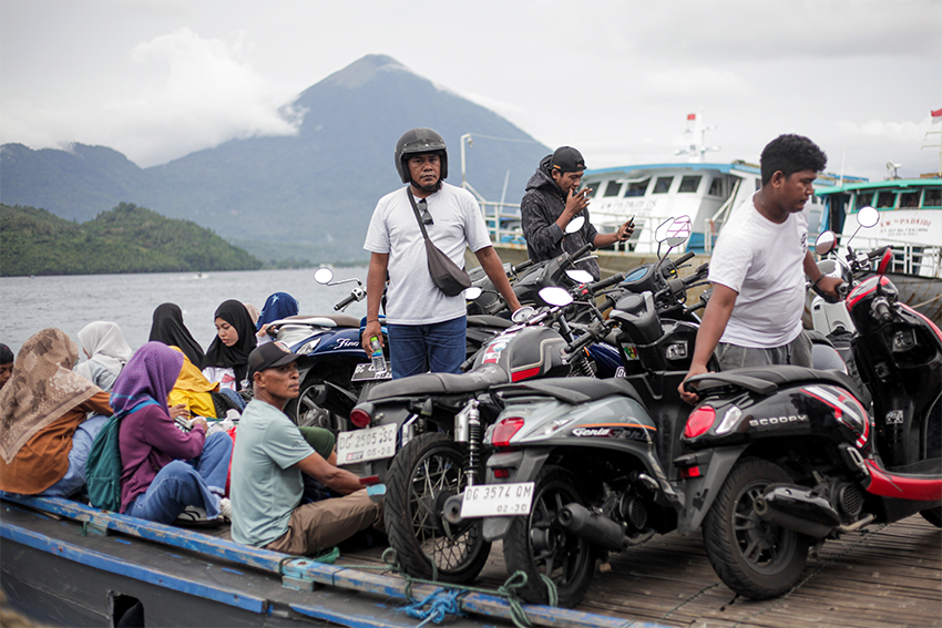 Pelabuhan Bastiong, di Ternate, Maluku Utara, Senin (7/7). [astakom/str-Muhamad Irfan]
