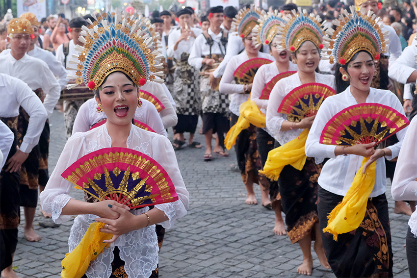 Pawai budaya di Puri Agung Peliatan, Ubud, Bali, Kamis (17/7). [astakom/str-Putu Yuka]