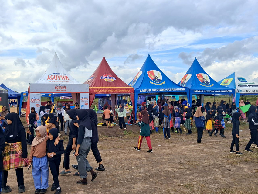 Festival Dirgantara Bumi Lasinrang 2025, di Kabupaten Pinrang, Sulawesi Selatan, Selasa (8/7). [astakom/Pen Hnd]
