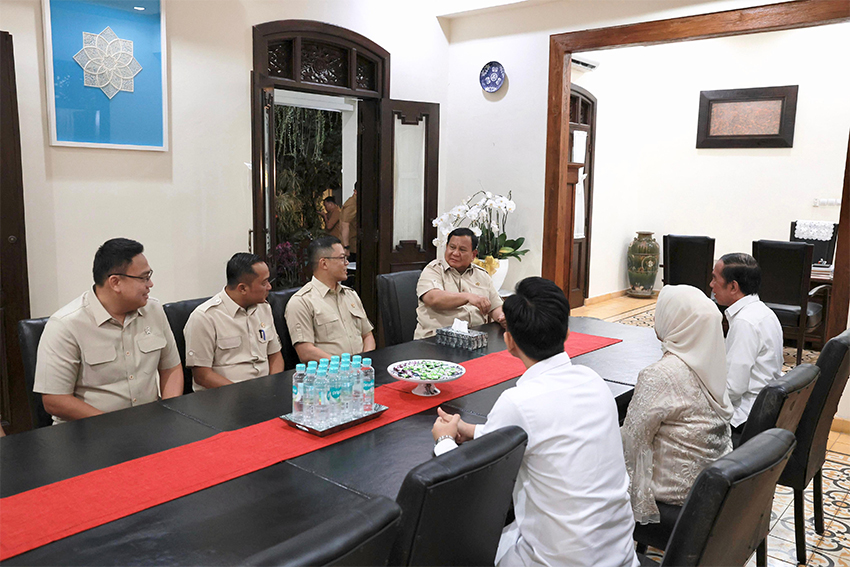 Presiden Prabowo bertemu Jokowi, di Solo, Jawa Tengah, Minggu (20/7). [Tim Media Presiden]