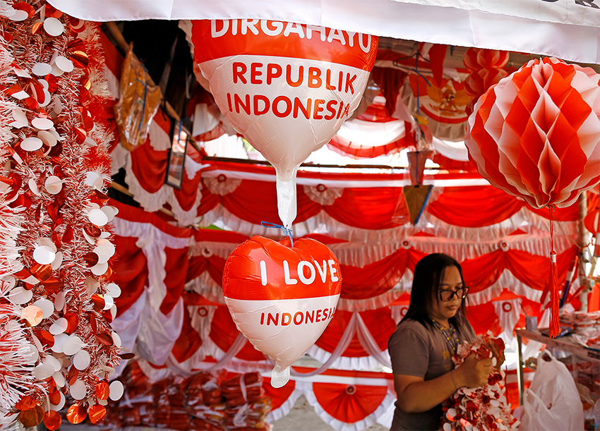 Kampung Bendera Darmokali, di Darmokali, Surabaya, Jawa Timur, Rabu (23/7). [astakom/str-Dipta Pratomo]