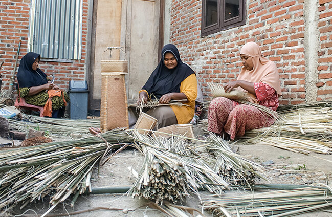 Kerajinan tangan Batang Bemban, di Aceh Besar, Kamis (31/7).[astakom/str-Wahyu Majiah]
