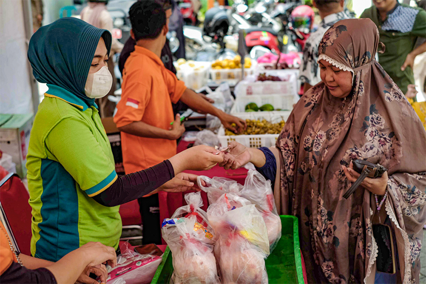Gerakan Pangan Murah, di Makassar, Sulawesi Selatan, Selasa (22/7). [astakom/str-Arfa Ramlan]