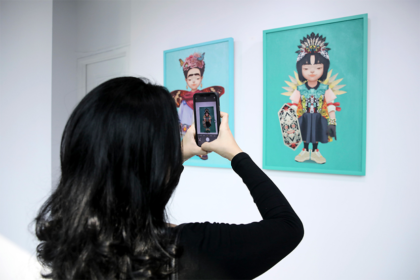 Pameran Seni “Cerita Kita di Jakarta”, di 2Madison Gallery, Kemang, Jakarta, Rabu (9/7). [astakom/M Maulana Nugraha Putra]