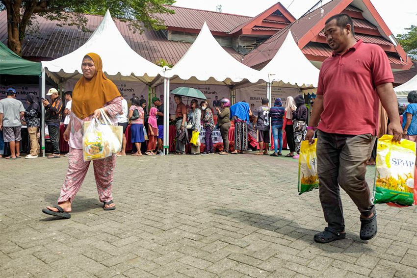 Gerakan Pangan Murah, di Makassar, Sulawesi Selatan, Selasa (22/7). [astakom/str-Arfa Ramlan]