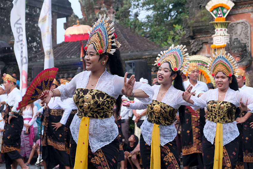 Pawai budaya di Puri Agung Peliatan, Ubud, Bali, Kamis (17/7). [astakom/str-Putu Yuka]