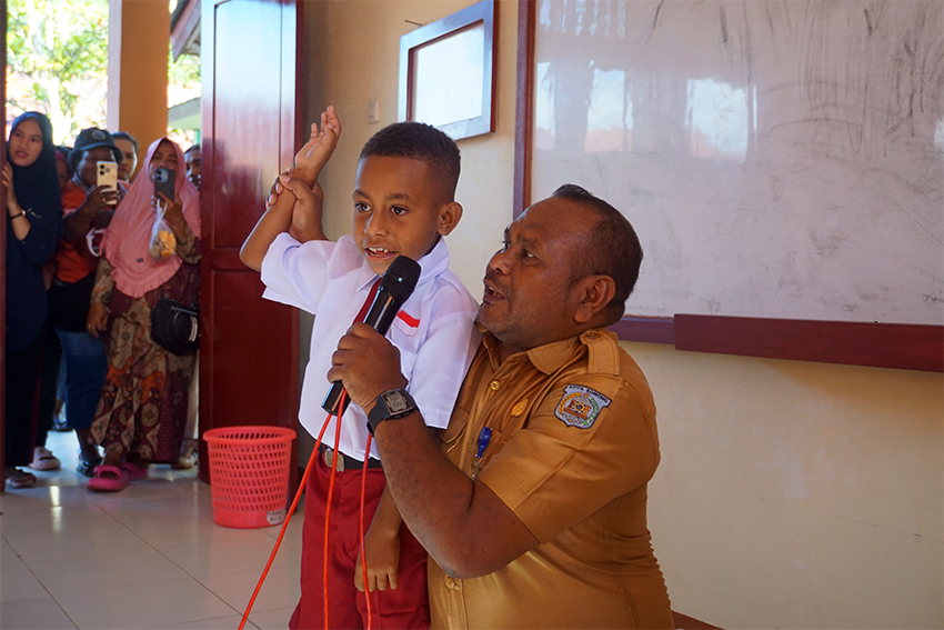 Masa Pengenalan Lingkungan Sekolah, di SD Kota Sorong, Papua Barat Daya, Senin (7/7). [astakom/str-Mumtazah]